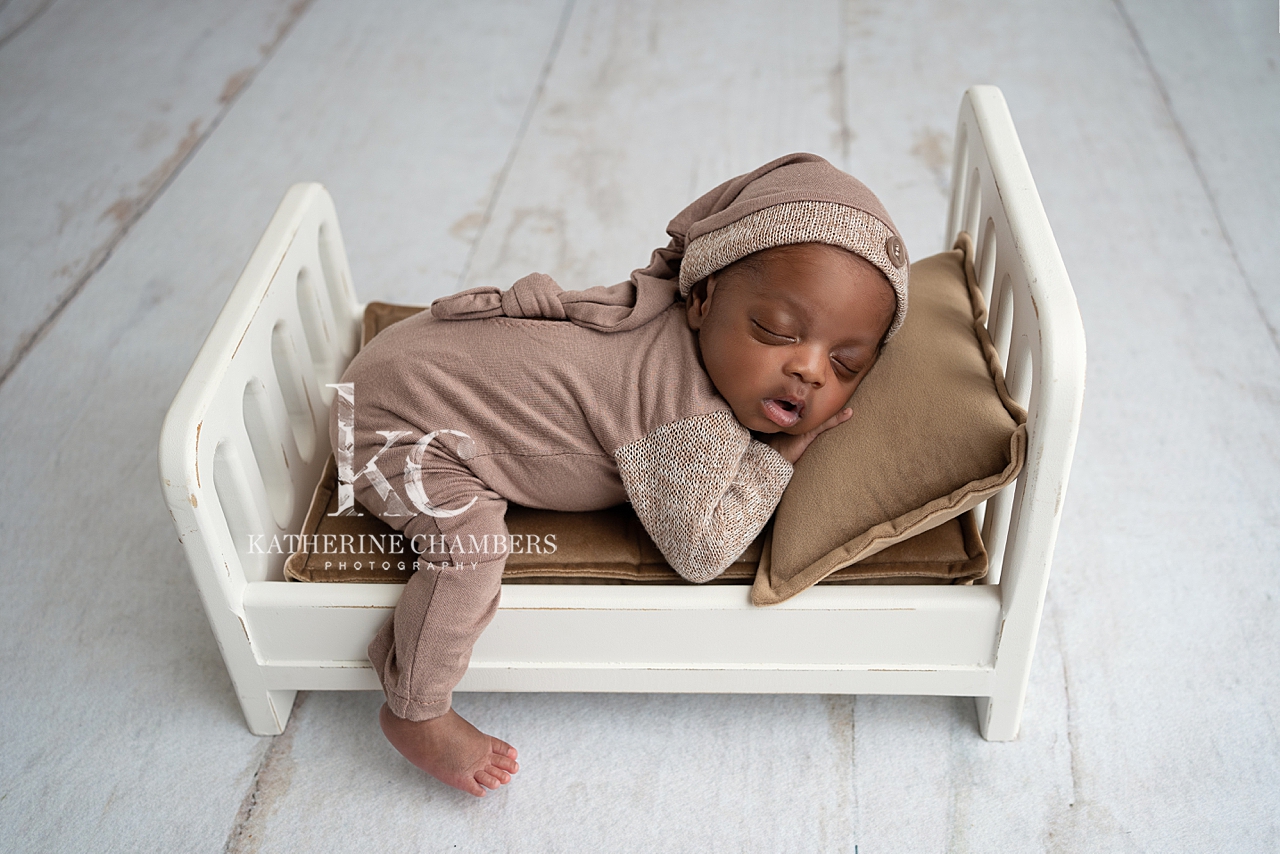 5 Easy Newborn Poses To Try On Your Next Session