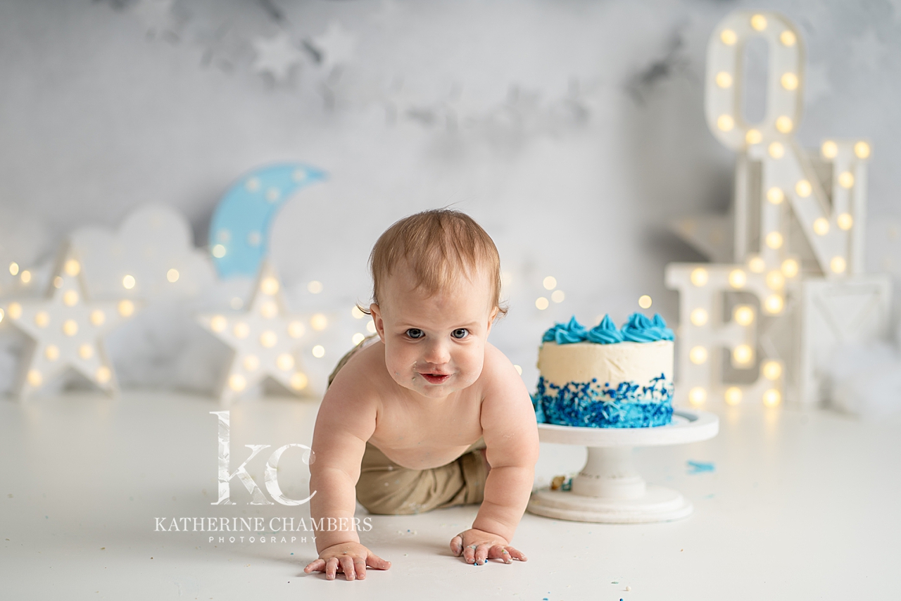 Baby Boy Photo Shoot | starry theme cake smash