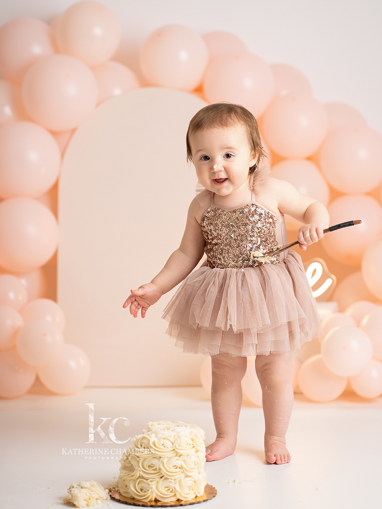 A blush balloon garland and soft tones made this session so dreamy.