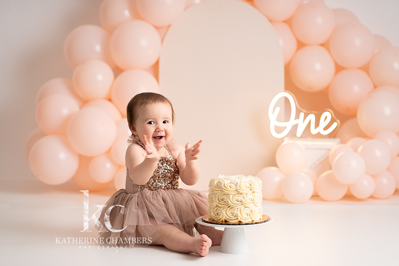 Simple, sweet, and perfectly pink Cake Smash set!