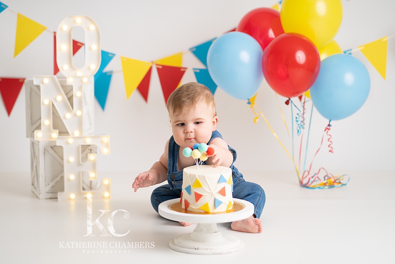 Avon Lake Cake Smash Photographer | Banners and Balloons