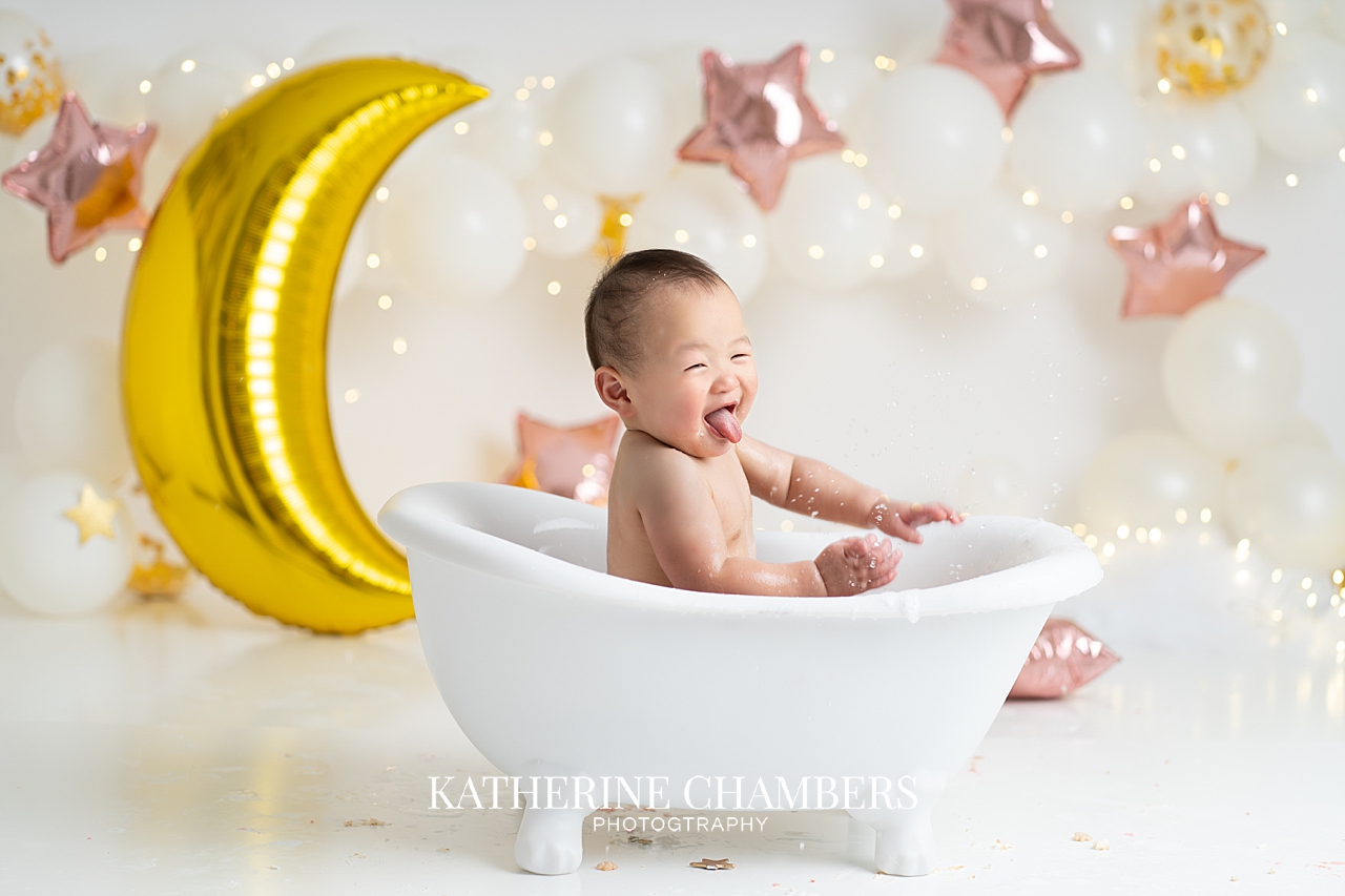 Cleveland Heights Cake Smash Photographer | Cake Smash Bathtub Clean up