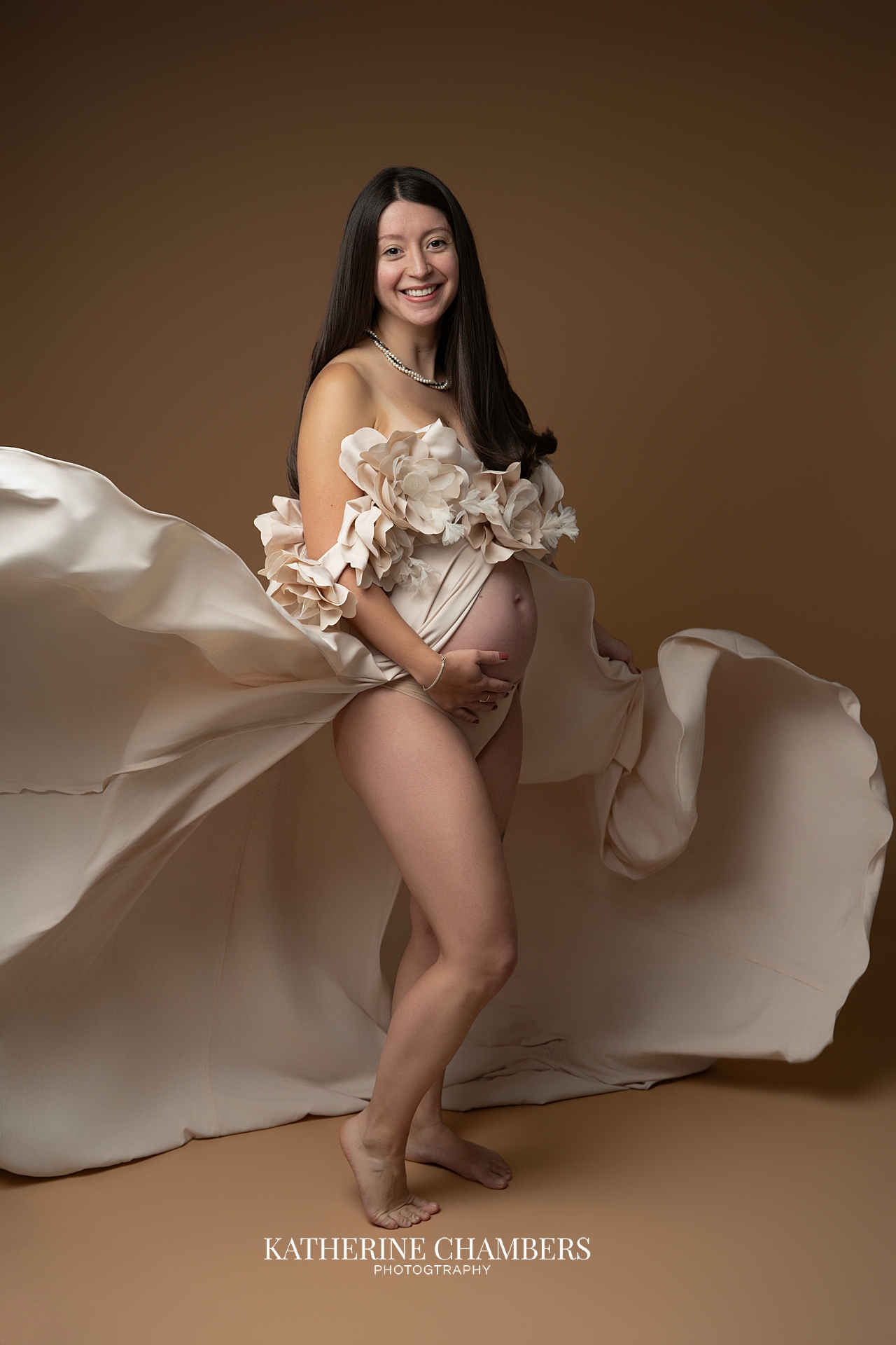 Soft and elegant studio maternity look