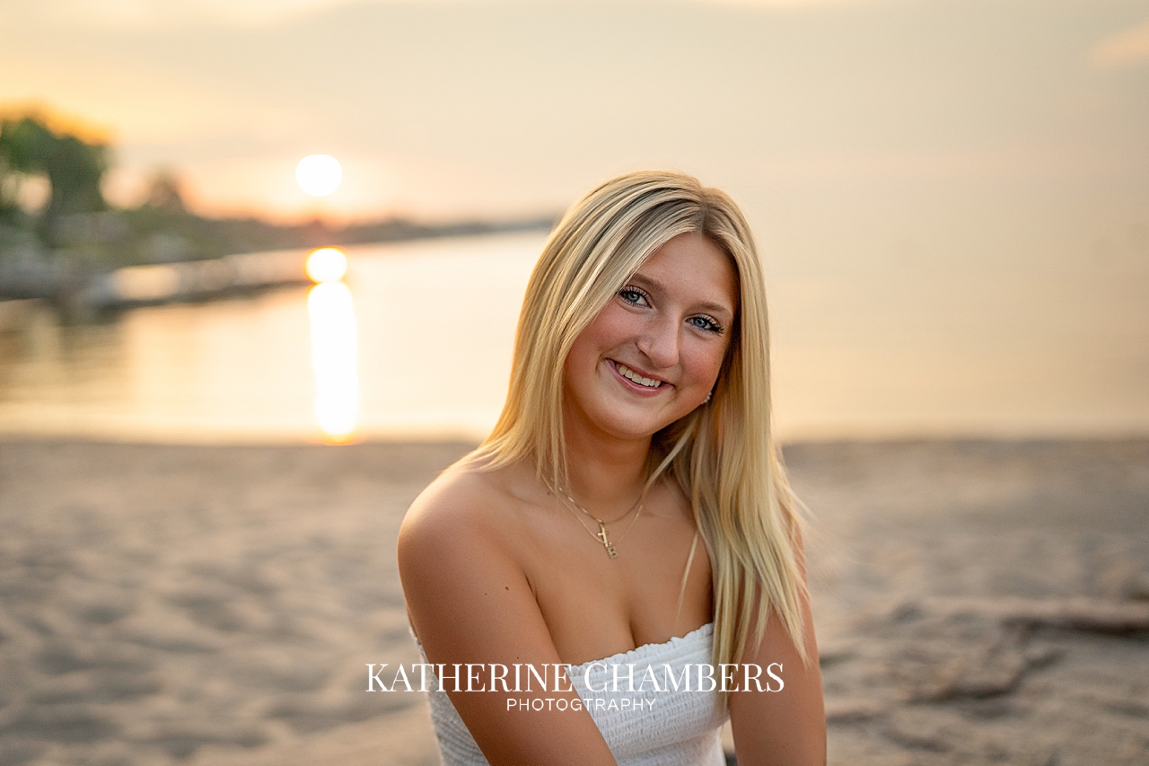 Beach senior pictures in the Cleveland area at sunset