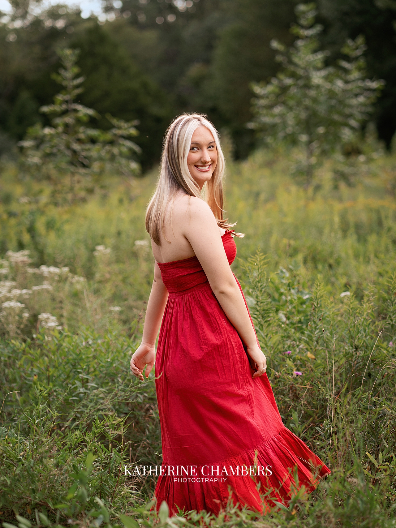 Outdoor senior photo of Lizzy in a grassy field during her senior session