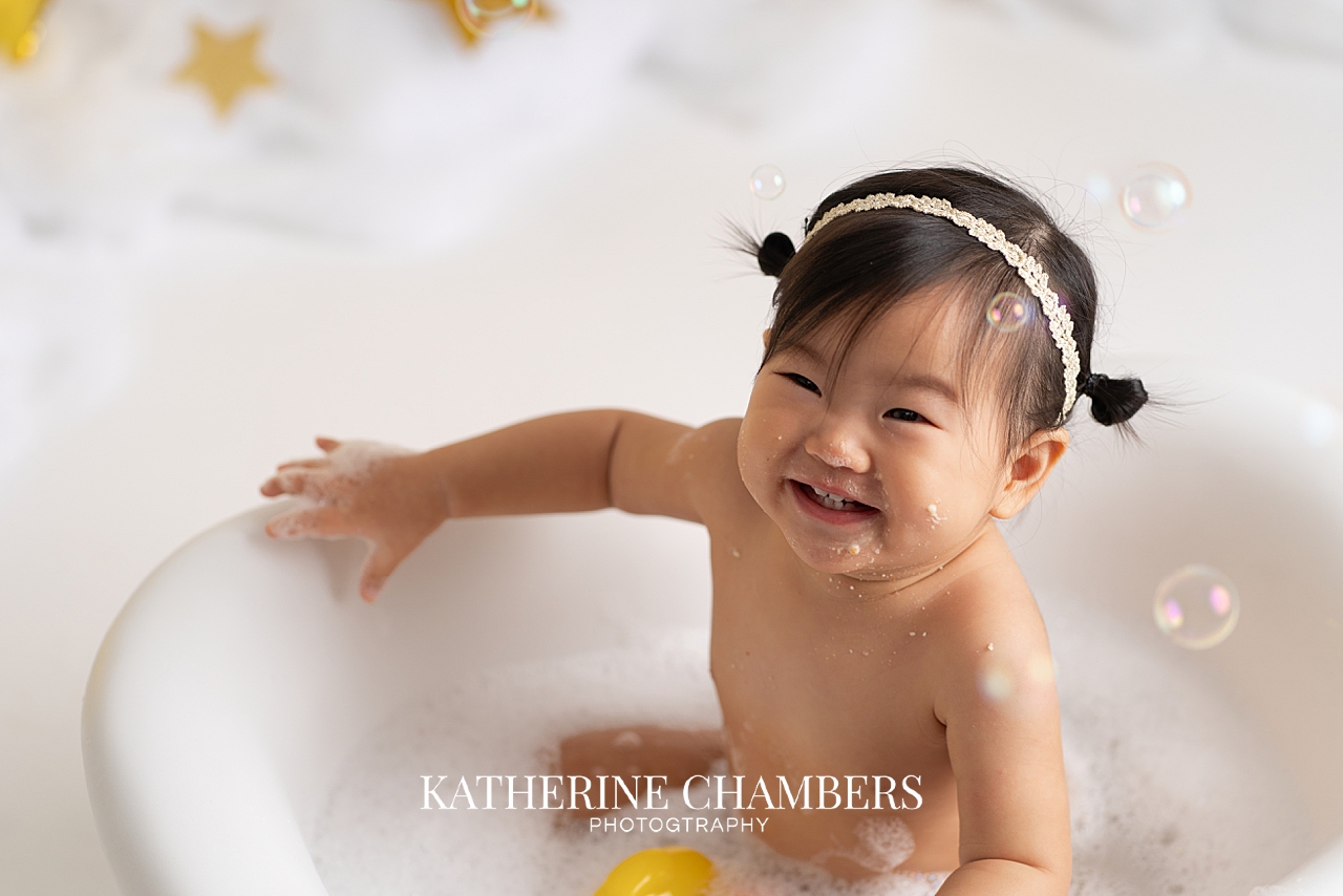 Bathtub clean up after the cake smash