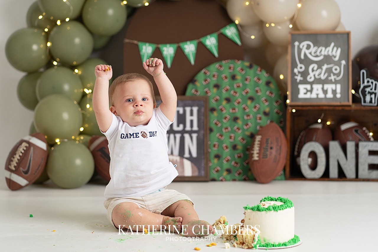 Cleveland baby photographer first birthday cake smash