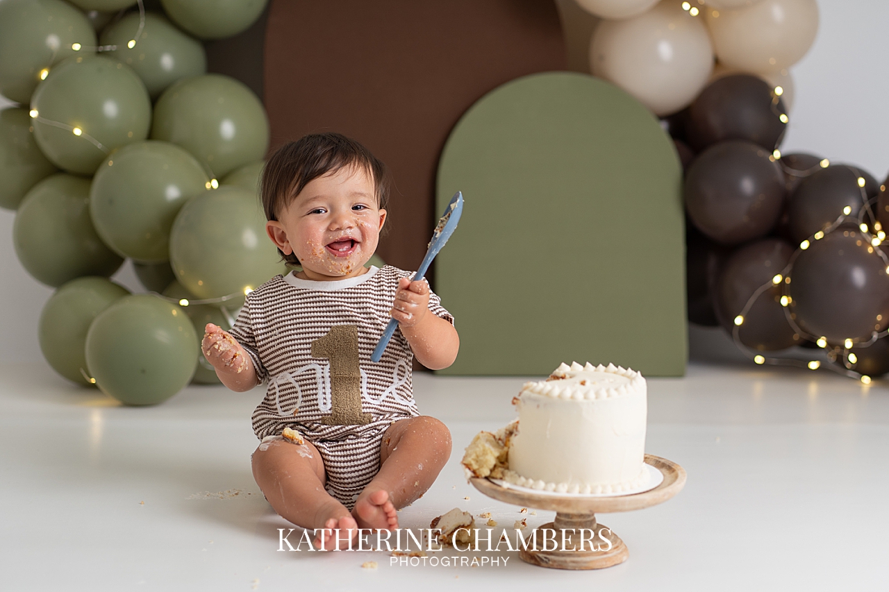 EJ having the best time at his cake smash session